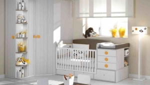 DORMITORIO INFANTIL CON CUNA CONVERTIBLE, ARMARIO DE RINCÓN CON TERMINAL ZAPATERO. DIFERENTES ACABADOS Y TEXTILES PARA VESTIR LOS MUEBLES DE PUERICULTURA.