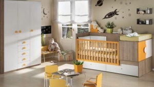 DORMITORIO INFANTIL CON CUNA CONVERTIBLES Y ARMARIO DE TRES PUERTAS CON CAJONES VISTOS. TODOS LOS MUEBLES DE PUERICULTURA SE PUEDEN FABRICAR EN DIFERENTES ACABADOS.