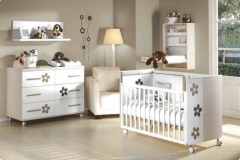 DORMITORIO JUVENIL CON CUNA, CÓMODA, ESTANTE Y CAMBIADOR DE PARED.