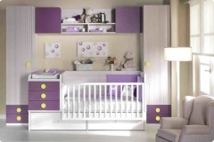 DORMITORIO INFANTIL CON CUNA CONVERTIBLE, DOS ARMARIOS DE UNA PUERTA CON CAJONES VISTOS Y PUENTE.