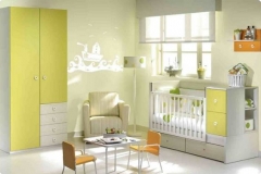 CUNA CONVERTIBLE CON BAJO DE DOS CAJONES Y ARMARIO DE DOS PUERTAS CON TRES CAJONES VISTOS. TODOS LOS MUEBLES DE PUERICULTURA SE PUEDEN ACOMPAÑAR DE DIFERENTES ACABADOS Y TIRADORES.