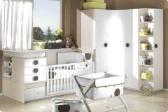 DORMITORIO INFANTIL CON CUNA CONVERTIBLE, ARMARIO DE RINCÓN, TERMINAL ZAPATERO Y CUCO.