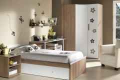 CON LA TRANSFORMACIÓN DE LA CUNA CONVERTIBLE, CONSEGUIMOS UN DORMITORIO PARA CHICOS MAYORES, CON MESA ESTUDIO.