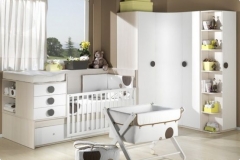 DORMITORIO INFANTIL COMPUESTO POR : CUNA CONVERTIBLE, CUCO, ARMARIO DE RINCÓN Y TERMINAL ZAPATERO.