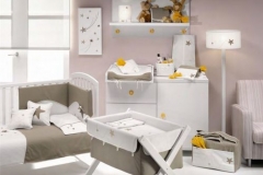 DORMITORIO INFANTIL COMPUESTO POR: CUNA, CUCO, CÓMODA CAMBIADOR Y ESTANTE PERCHERO.TODOS LOS MUEBLES DE PUERICULTURA SE PUEDEN VESTIR CON DIFERENTES TEXTILES.