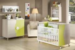 TODOS LOS MUEBLES DE PUERICULTURA, SE PUEDEN FABRICAR EN DIFERENTES ACABADOS. ESTE DORMITORIO ESTÁ COMPUESTO POR CÓMODA DE DOS PUERTAS, CAMBIADOR Y ESTANTE DE PARED Y CUNA.