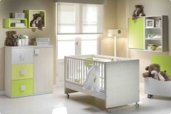 DORMITORIO INFANTIL COMPUESTO POR : CUNA, CUBOS, CÓMODA DE PUERTA Y TRES CAJONES GAVETA Y CAMBIADOR CON DIÁFANO, DE PARED.