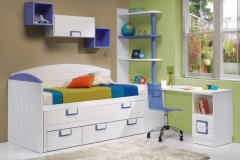 DORMITORIO INFANTIL LACADO EN BLANCO CON DETALLES EN AZUL; COMPUESTO POR : CAMA COMPACTO, ARRIMADERO, ARCÓN EXTRAÍBLE, MESA ESTUDIO , ESTANTERÍA CURVA, ALTO TRAMPÓN Y CUBOS.