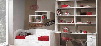 DORMITORIO INFANTIL CON CAMA NIDO CON BRAZOS CURVOS, MESA ESTUDIO Y ESTANTERÍAS.