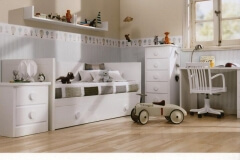 DORMITORIO INFANTIL EN LACA BLANCA, CON CAMA NIDO, MESILLA , CHINFFONIER, MESA ESTUDIO Y ESTANTE DE PARED.