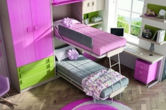 LA APERTURA DE ESTAS CAMAS ABATIBLES VERTICALES ES MUY FÁCIL. LA ESCALERA ES UNA VIGA DE REFUERZO PARA SUJETAR LA CAMA VERTICAL SUPERIOR.