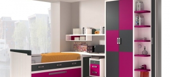 DORMITORIO JUVENIL, DONDE PREDOMINA EL BLANCO, COMBINADO CON FUCSIA Y PIZARRA. ESTA HABITACIÓN , ESTÁ COMPUESTA POR : CAMA COMPACTO CON ARRASTRE, ARMARIO CON TERMINAL ZAPATERO,ARCÓN EXTRAÍBLE, MESA ESTUDIO Y ESTANTERÍAS DE PARED.