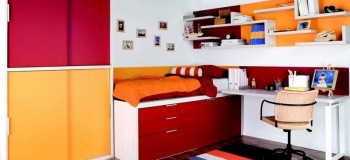 DORMITORIO JUVENIL CON CAMA COMPACTO ALTA CON BAJO DE DOS CAJONES , GAVETA Y BAJO DE DOS PUERTAS