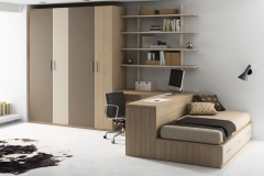 EN ESTA COMPOSICIÓN VEMOS UNA MESA ESTUDIO ADOSADA POR DETRÁS DE UNA CAMA NIDO