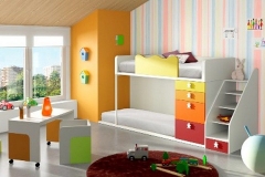 CAMA TREN PARA LOS MÁS PEQUEÑOS DE LA CASA. COLORES Y TIRADORES MUY DIVERTIDOS.