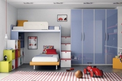 LITERA EN L CON UNA ARMARIO DE PUERTAS ABATIBLES