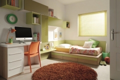 DORMITORIO JUVENIL COMPUESTO POR UN TATAMI CON CAJONES PARA COLCHÓN DE 90 cm., MESA ESTUDIO TRAMPONES DE PARED.