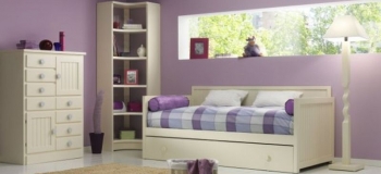 HABITACIÓN JUVENIL,CON CAMA NIDO,ESTANTERÍA DE RINCÓN Y CHINFFONIER CON CAJONES Y PUERTAS,FABRICADO SOBRE MADERA DE PINO MACIZO Y LACADO EN BLANCO.