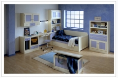 DORMITORIO DE PINO MACIZO,LACADO EN BLANCO Y LAVANDA; COMPUESTO POR CAMA NIDO, MESA ESTUDIO,LIBRERÍA CON CAJONES Y PUERTAS, ESTANTERÍAS Y ALTOS DE PUERTAS CON CAJONES.